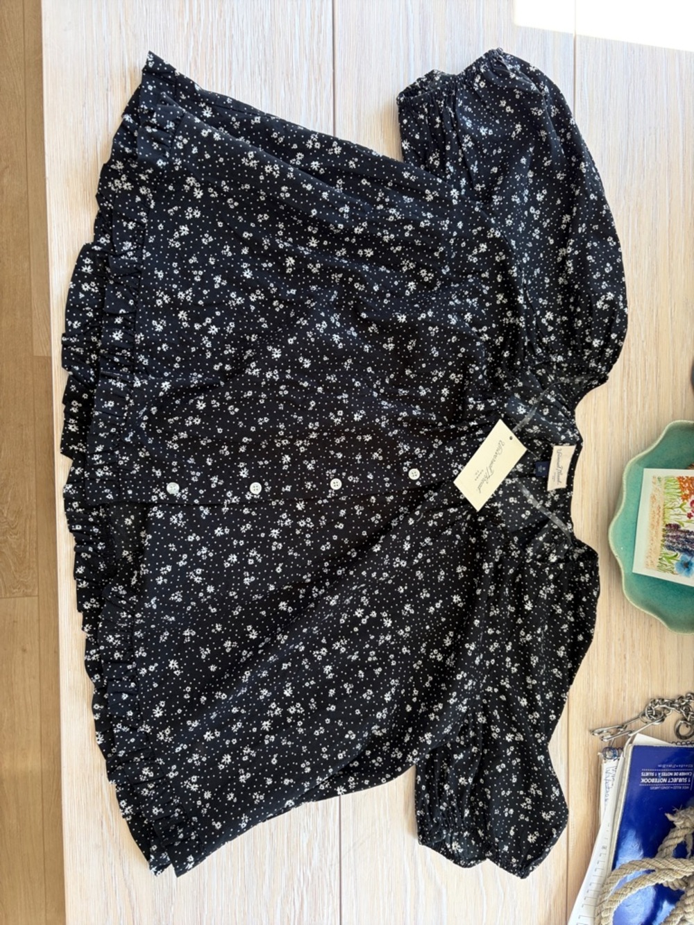 NWT Black Floral Button-Front Blouse sz medium